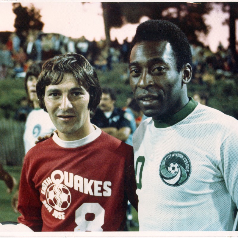 Quakes x New York

Reminding us of this iconic photo of Johnny Moore & Pelé as we celebrate 50 years.

#ThisIs50