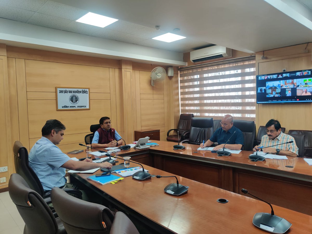 प्रदेश में भयंकर गर्मी पड़ने के द्रष्टिगत सभी क्षेत्रों को बिजली आपूर्ति सुनिश्चित हो इसके लिये आज पुनः अध्यक्ष डॉ० आशीष गोयल ने प्रदेश की बिजली आपूर्ति की समीक्षा करते हुए सभी निगमों के प्रबन्ध निदेशकों को क्षतिग्रस्त ट्रांसफामरों को कम से कम समय में बदलनें हेतु निर्देशित किया।