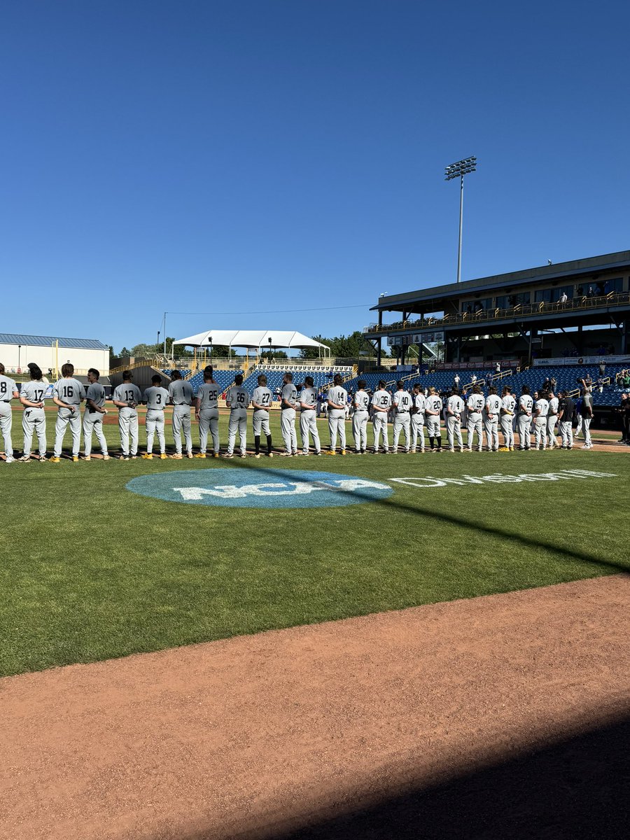 Jason Sciavicco (@jsciavicco) on Twitter photo You can’t make this up… Before the national anthem the stadium loses power. So what does <a href="/BSCBaseball/">BSC Baseball</a> do? They start singing the National Anthem and the stadium follows!! 🇺🇸
#AmericasTeam #NCAAD3 You can’t make this up… Before the national anthem the stadium loses power. So what does <a href="/BSCBaseball/">BSC Baseball</a> do? They start singing the National Anthem and the stadium follows!! 🇺🇸
#AmericasTeam #NCAAD3