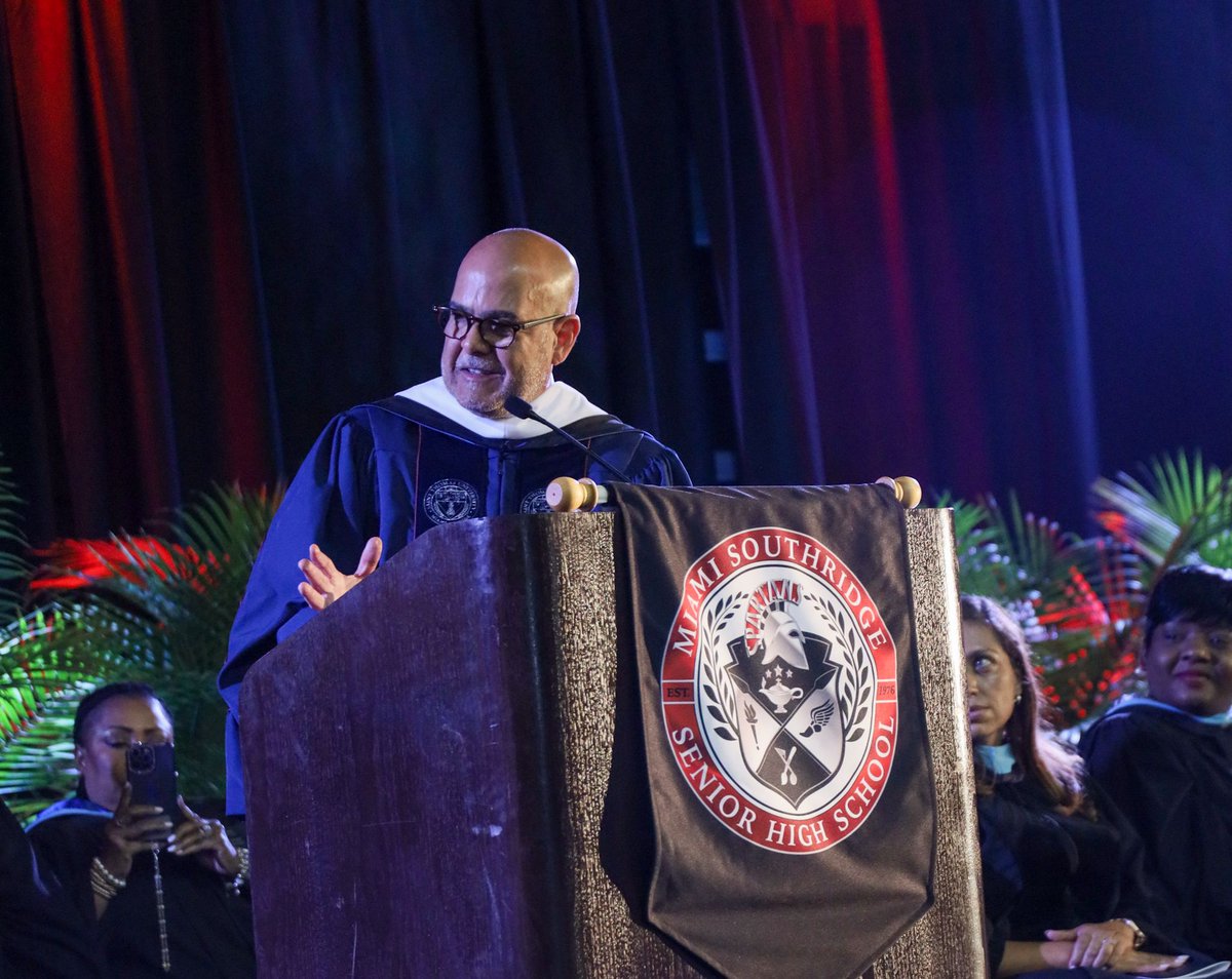 SuptDotres's tweet photo. Congratulations to the #Classof2024 from @Southridge_SHS! Your hard work and dedication have led you all to this unforgettable moment. As you move forward, may you continue to thrive and succeed in all your endeavors. Go Spartans!
#GraduationMagic #Alumni305 #YourBestChoiceMDCPS https://t.co/u2lrbEo2B3