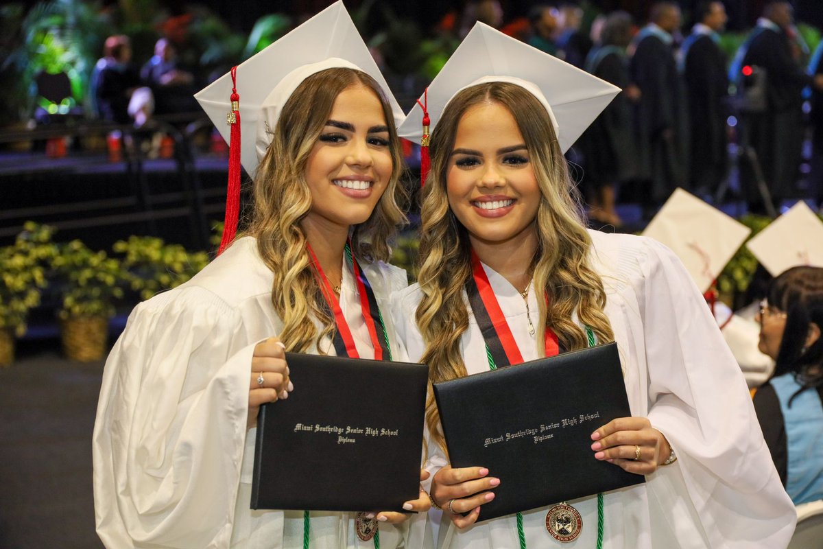 SuptDotres's tweet photo. Congratulations to the #Classof2024 from @Southridge_SHS! Your hard work and dedication have led you all to this unforgettable moment. As you move forward, may you continue to thrive and succeed in all your endeavors. Go Spartans!
#GraduationMagic #Alumni305 #YourBestChoiceMDCPS https://t.co/u2lrbEo2B3