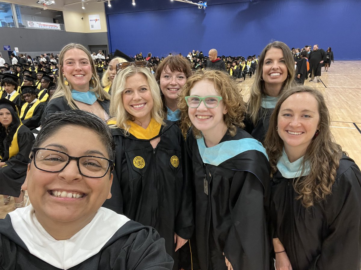 MsNorvellHSHS's tweet image. congrats class of 2024 🖤💛 y’all did it! English team is so proud of everyone. #graduationszn #hshs #springernation #118 @HSHS_Principal