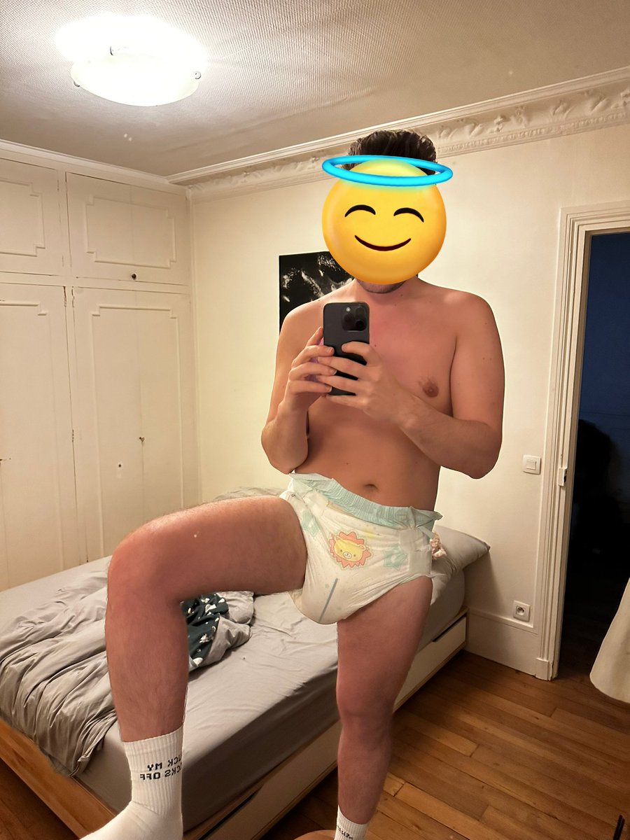 LittleJJ_DL's tweet photo. Was-it big diaper Friday 🤷‍♂️
My diaper is so full and I think I mess myself 🤔

#gay #diaper #mess #pee #abdl https://t.co/VutAB86RxK