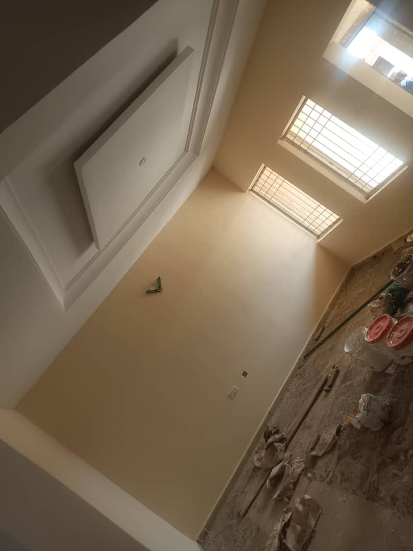 ‼️‼️‼️‼️

TO LET: 

clean and spacious 2-bedroom apartment with 3 toilets. Location: around Primary Health Care, Mai Adiko, Rayfield

Rent: 700k
Agency: 10%

Features include borehole water supply, PoP, personal prepaid meter etc