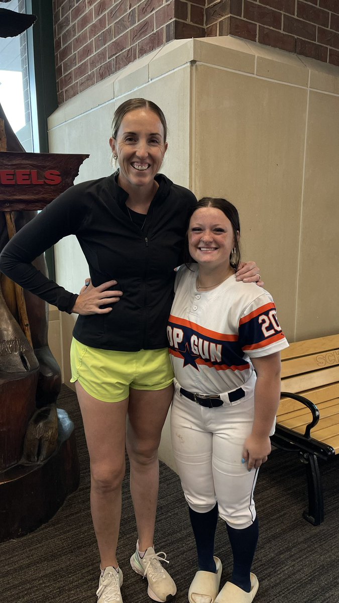 ElleighTarpley's tweet photo. Very honored to meet one of the best in the game. Thank you @monicaabbott for taking a picture with me! https://t.co/pPagi9l8DI