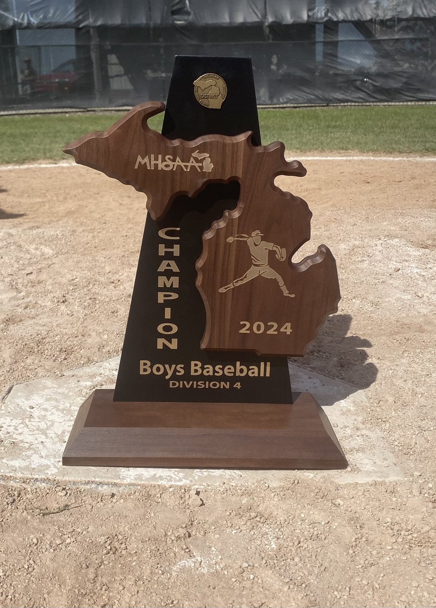 DISTRICT 99 CHAMPS ☝️
4 Peat!!!!!

#RoadToMSU
#Believe
#ToTheTop🏔️

@goosepoop_
@StraightGasMI
@PrepBaseballMI 
@ColdWeatherBats