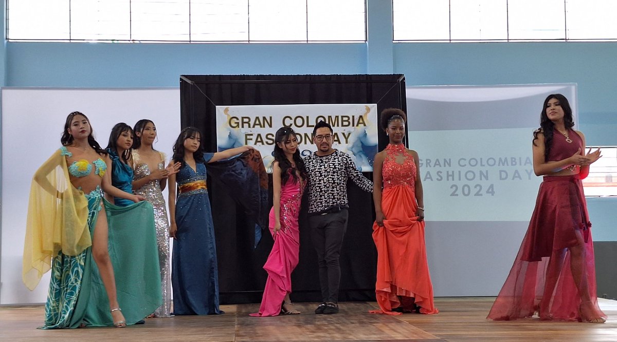 EducacionZ9_Ec's tweet photo. 👗 Creativos y novedosos diseños fueron exhibidos en el “Gran Colombia Fashion Day 2024”, un desfile de modas realizado por estudiantes de Bachillerato Técnico en Industria de la Confección, donde demostraron sus habilidades y conocimientos.

#ElNuevoEcuadorResuelve https://t.co/lfmpQ5yq9R
