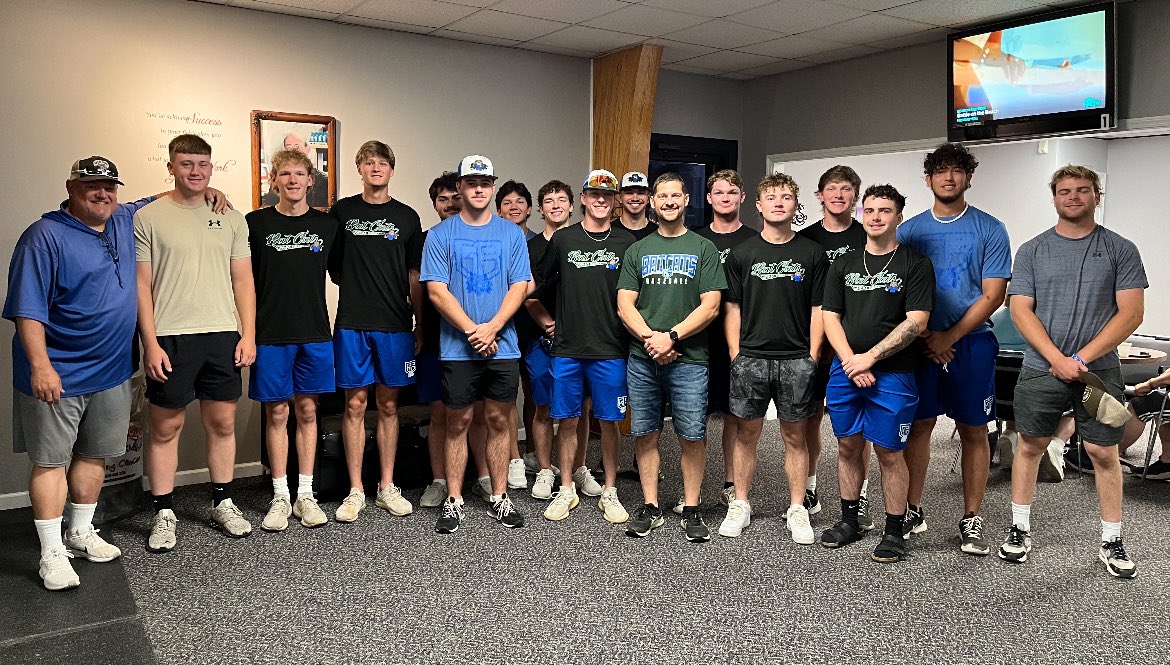 Some of the guys got the annual tour of Club 1 Fitness with Chris Berger. Chris and his staff have been wonderful supporters since the beginning giving players a place to call home and work out while in Great Bend. Thanks! #ClawsUp #Meeooowwww