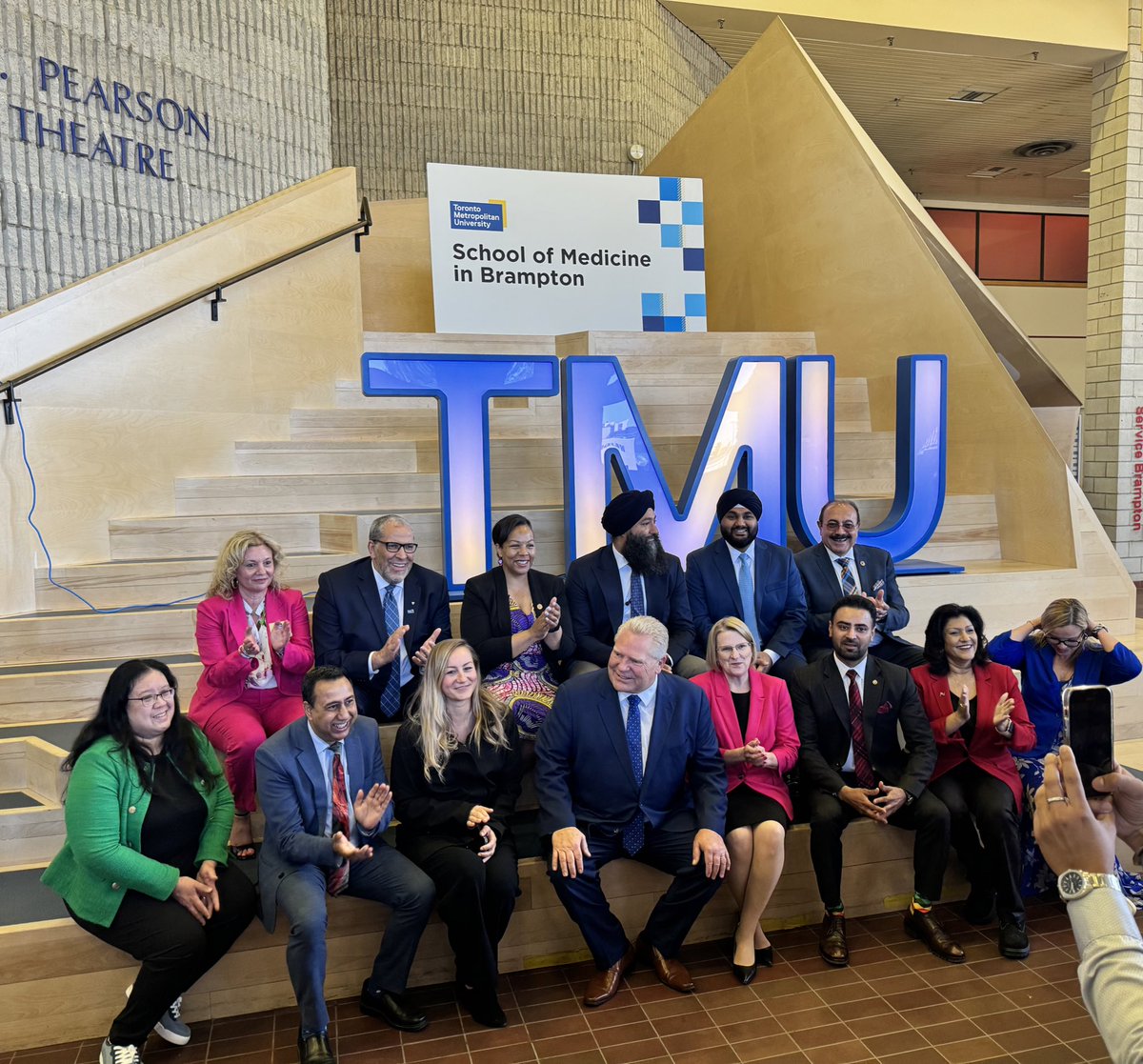 Thrilled to join @fordnation & my colleagues to unveil the future home of the @TorontoMet school of medicine in Brampton!

This is the first school of medicine opened in the province in over 15 years. 

The next generation of doctors will be trained in Ontario, for Ontarians! 🏨