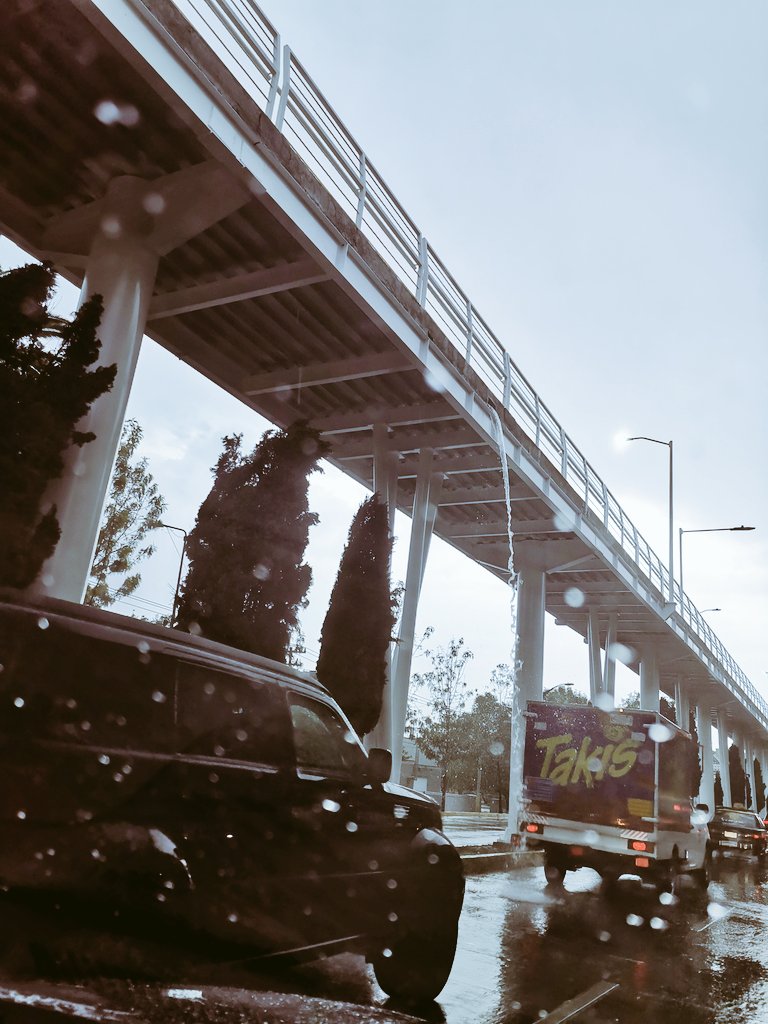 carreygom's tweet photo. Esta quedando muy bien la ciclopista Hnos Sérdan
Pintada, tendrá luz la ciclo y el boulvard, pero no falta el negrito no pusieron bajadas de agua entubadas en la ciclo y esta cae sobre los autos dañando la carroceria @Gob_Puebla @InfraPue @carlosmartinh @aztecapuebla @PueblaAyto https://t.co/QECYQgr6LI