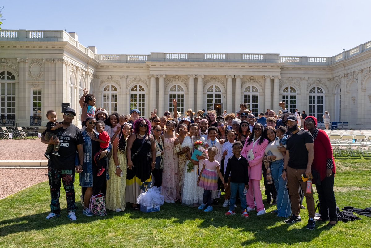 We are all so proud of your hard work and academic accomplishments, the whole village showed up to celebrate you on this special day. Congratulations Isabelle! May your next adventure be full of great experiences, we are so excited to keep watching you grow. 🙌🏾👩🏾‍🎓 📜