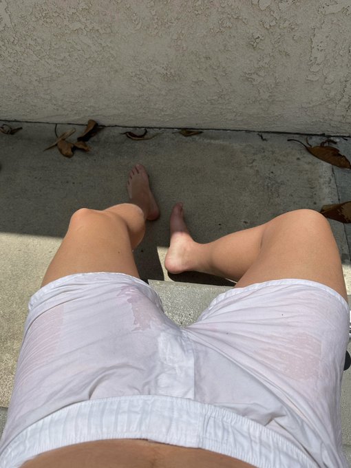 2 pic. shorts got wet while laying out https://t.co/5OEmE29Jzn