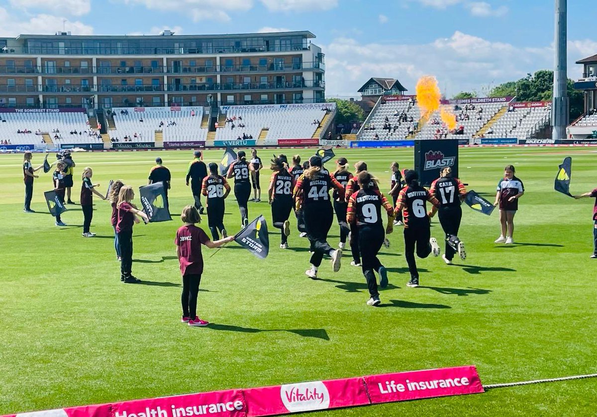 OBWCC's tweet image. It’s been an amazing day for our Blazers girls to end the week, forming a guard of honour for @_WesternStorm as they beat @Sunriserscrick by 28 runs! 

An amazing season for the girls continues 🔥 up the Blazers! 

#BringYourFire #OBWs
