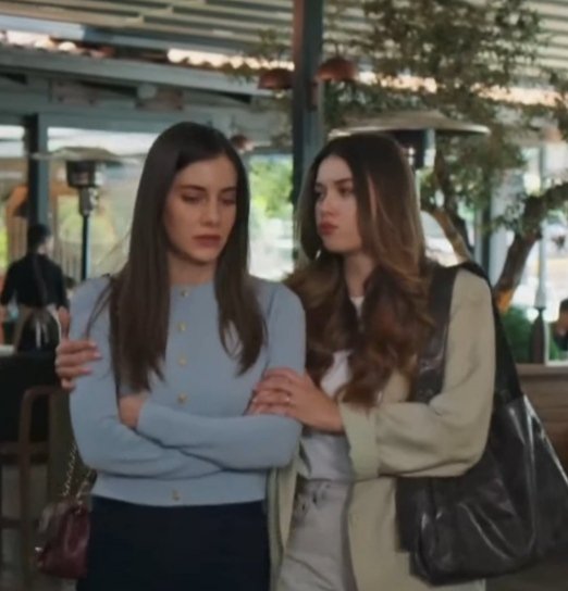 Suna is worried - look Seyran is calming her (ok she doesn't scream 'Kayaaaaa, hayır!!!', but still - she didn't see his state) but at same time she is angry on him. He promised her not to get to Tarık but broke the promise 🥺.
#KaySun #YalıÇapkını
#BerilPozam #TaroEmirTekin