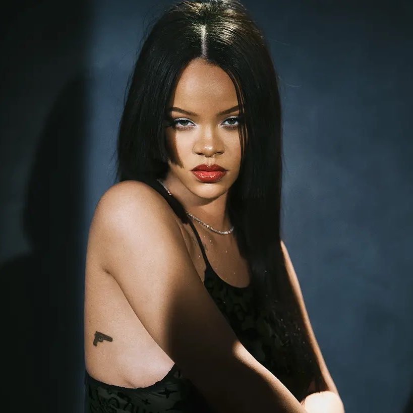 Rihanna now has the most Diamond singles by any female artist in RIAA history, with 7.