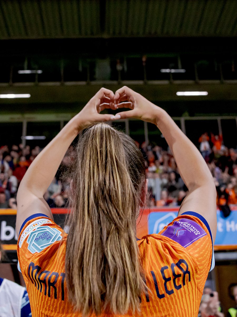 oranjevrouwen's tweet photo. A farewell you deserved 🫶

#NEDFIN #WEURO2025 https://t.co/H12Jvk1rvT