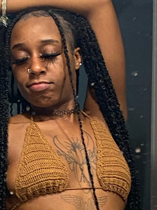 IT'S 7PM FRIDAY ITS 95 DEGREES, I AINT GOT NO NIGGA AND NO NIGGA AINT GOT ME!!!! https://t.co/iPeQPf<a href="/tag/bestfriend"class="tags"><span>#bestfriend</span></a><a href="/tag/tbt"class="tags"><span>#tbt</span></a><a href="/tag/drunkchronicles"class="tags"><span>#drunkchronicles</span></a><a href="/tag/4lyfer"class="tags"><span>#4lyfer</span></a>