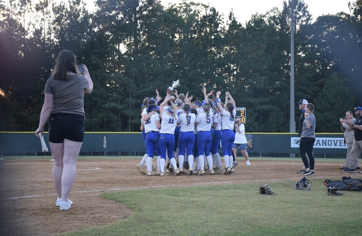 SierraKeg2025's tweet photo. REGION 4B CHAMPS💙💙💙 Truly a moment I will never forget. So beyond grateful for the support behind this team! Job isn’t finished, state quarterfinals on Tuesday! #dersarehot🔥 @AtleeAthletics @unity_2024_2025 @hanoversports https://t.co/cgtjqQG3vq