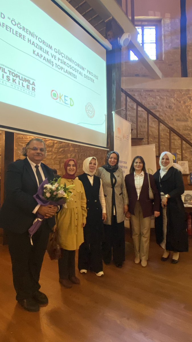 Öğreniyorum Güçleniyorum Projesi ‘nin proje sonucunda  elde edilen deneyim ve kazanımların,sonuçların paylaşıldığı kapanış toplantısı 30 Mayıs 2024 tarihinde kıymetli katılımlarla gerçekleşmiştir. @icisleristi <a href="/tcmeb/">Millî Eğitim Bakanlığı</a> <a href="/istanbulilmem/">İstanbul İl Millî Eğitim Müdürlüğü</a> @uskudar34mem <a href="/ahtemkutuphane/">Ahmet Hamdi Tanpınar Edebiyat Müze Kütüphanesi</a> @okedegitim