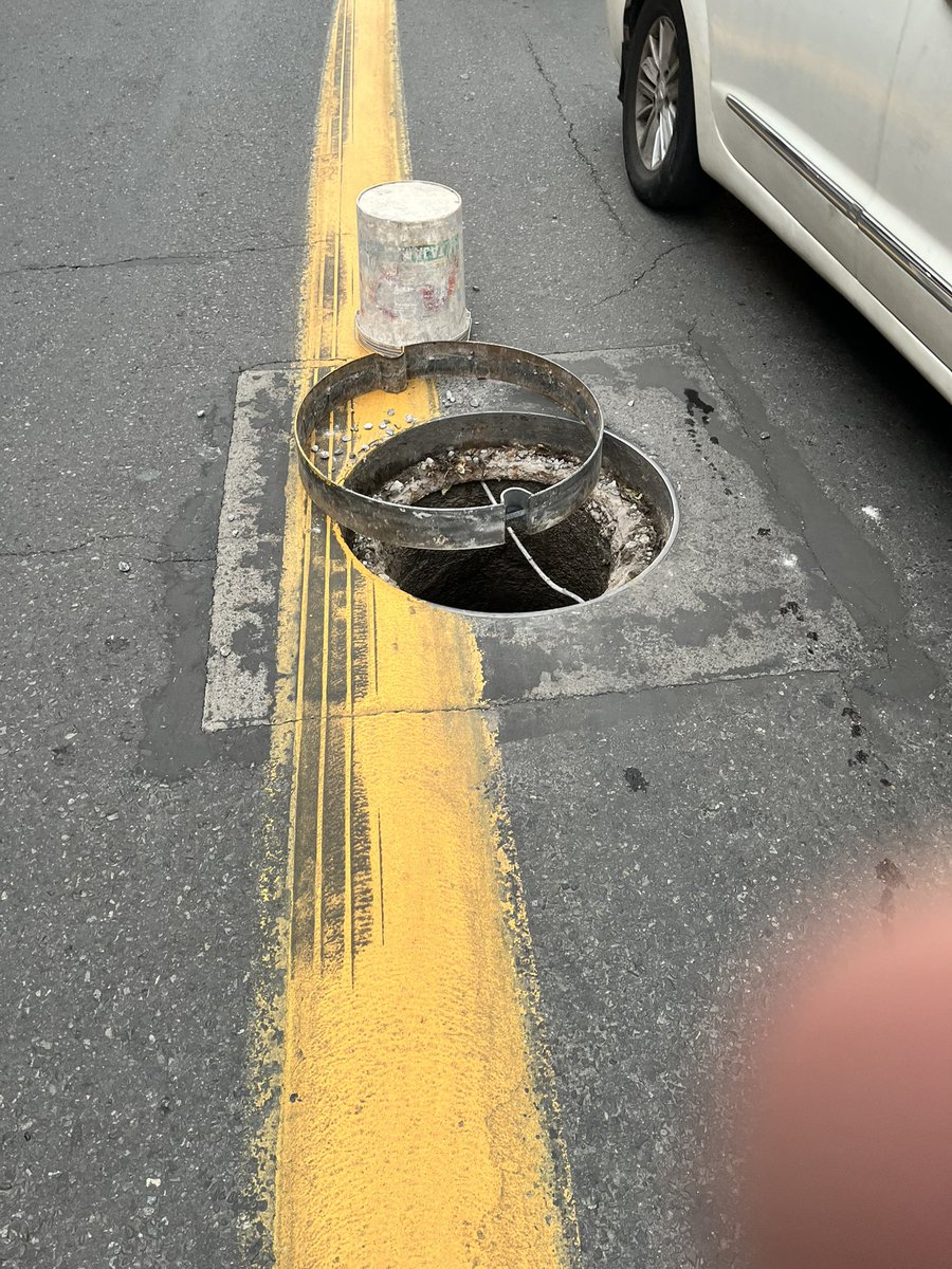 PixelarteCl's tweet photo. @DeProvidencia arreglen el hoyo que tienen en providencia con suezia!!! Quien me paga ahora!!!??? https://t.co/qtq5KMltyO