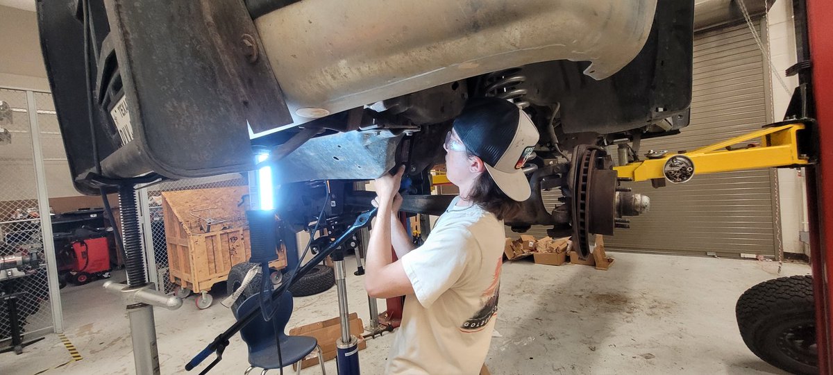 AutoHarlan's tweet image. Front & rear suspension back together... now just to get the new steering linkage installed.