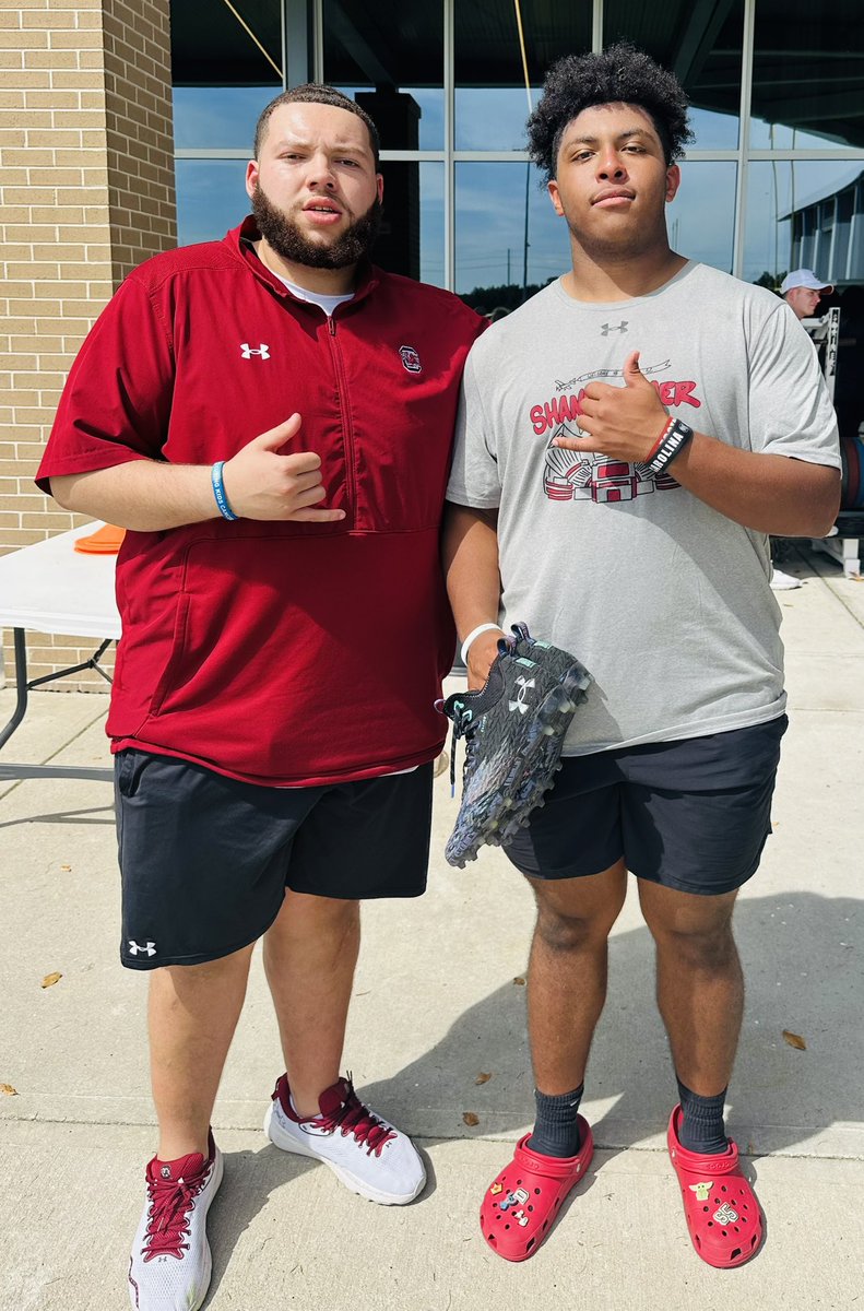 Thank you coach @CoachSBeamer
@ROBERTSON_9TWO @CoachJDove @GamecockFB for a great camp and learning opportunity today.
#forevertothee #co2025 #linemanlife #recruitfortmillsc