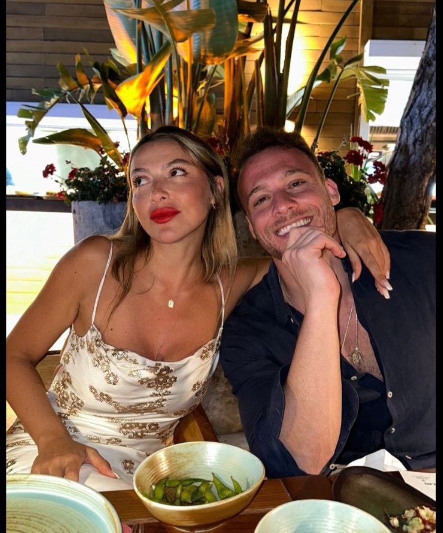 🇪🇸 Nuevas fotografías de Kerem Bürsin junto a su amiga Nilperi Şahinkaya y la cantante Hadise en el evento organizado por L’Officiel Türkiye

 🇬🇧 New photos of Kerem Bürsin with his friend Nilperi Şahinkaya and the singer Hadise at the event organised by L’Officiel Túrkiye