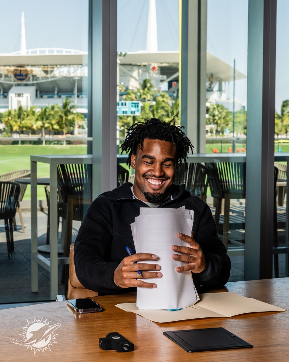 MiamiDolphins's tweet image. The smile says it all 😁