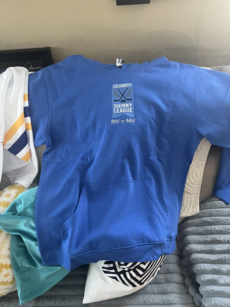 ecdavis44's tweet photo. When you come home to a package from the Don of @DFSMAFIA99 you know itβs gonna be π₯ #RobRay #BradMay this is amazing!! Thank you so much https://t.co/4QNJqLdJ7l