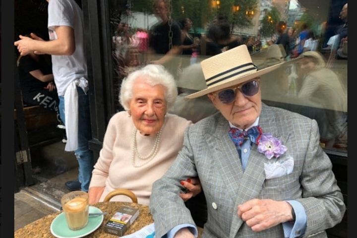 Me with Violet outside  Ali's The Mediterranean Restaurant Berwick Street  Soho 
Sadly miss our chats 🥴 RIP 
<a href="/sohosocietyw1/">The Soho Society</a>
<a href="/BerW1ckStMarket/">Berwick St Market</a> 
<a href="/TheMuseumOfSoho/">mosoho</a>