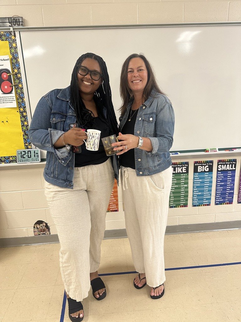 AbsegamiHS's tweet image. Senior Takeover Day 🎓🍎  #morepicstocome