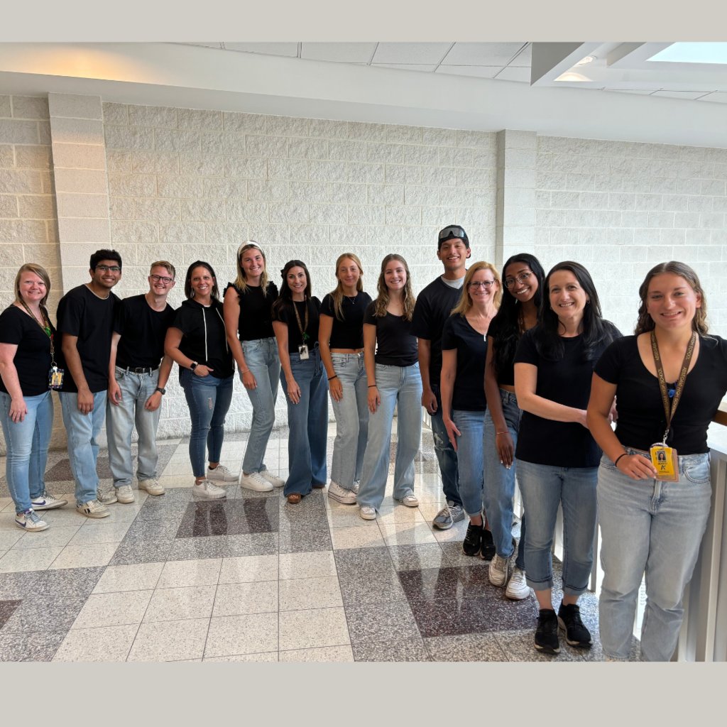 AbsegamiHS's tweet image. Senior Takeover Day 🎓🍎  #morepicstocome