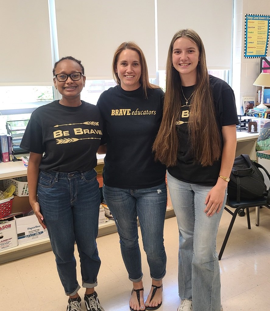 AbsegamiHS's tweet image. Senior Takeover Day 🎓🍎  #morepicstocome