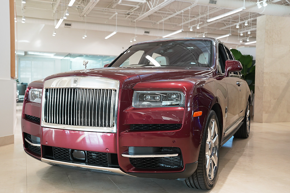 Elevate your drive with the Rolls-Royce Cullinan.