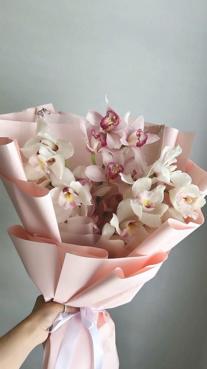 To: <a href="/LE0cheewan/">Leo (MOVED TO BLUESKY)</a> 

From: 🐜 <3

💐: Roses, tulips, and orchids

✉️: get well soon, mon amour <3 i'd go over there and take care of you if i could :(