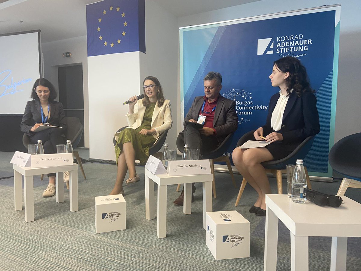 CEFTA_'s tweet photo. #CEFTA economic agenda aims to boost regional competitiveness by creating #CommonRegionalMarket and ensuring free movement of goods, services and people. 
Harmonized regulations, digitalization of procedures and unified standards are our key principles. 👇 https://t.co/6T438TH1Bh