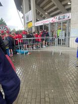 libalkarel's tweet photo. @ceskarepre_cz @sportCT Rádi bychom sledovali i živě, lístek by byl, jen tedy skoro neprodyšně uzavřený stadion prostě zdolat nejde 🤮🤮🤮🤮 (10. min. utkání.....) https://t.co/T6D2DXCUFG