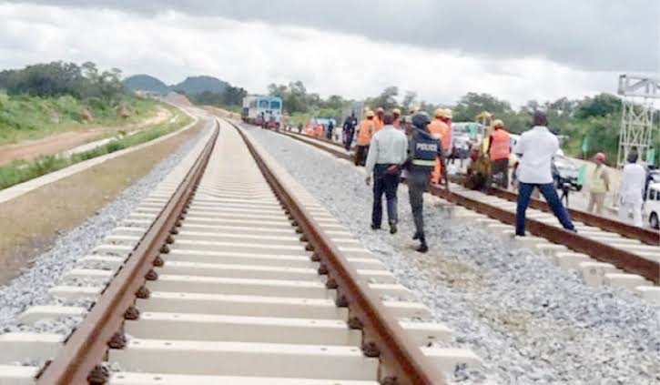 Due to the insecurity ravaging some parts of the country, the @MinTransportNG made sure safety was prioritized with the installation of network security systems and construction of protective fences along rail corridors. #OneYearOfProgress #NigeriaOnTrack