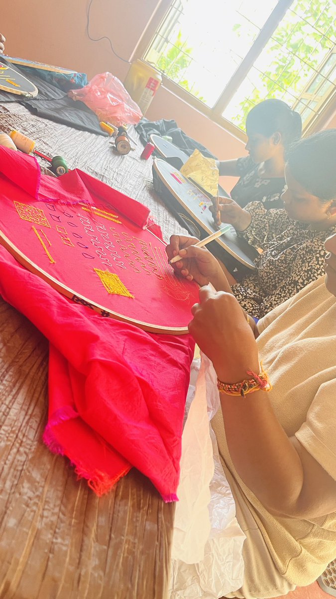 vavuniyafa's tweet photo. Today class work....

Do you want to join our class? Please Call/whatsup: 0702737696

 #fashion #mua #love #makupclass #makeuptutorial #photography #beautiful #instagood #model #srilankadaily #srilanka #srilankan
#jaffna #vavuniya #tamil #tamilsong #nochchimoddai https://t.co/y8aFCNNTvS