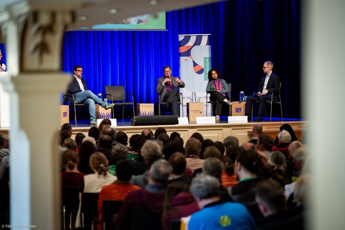 „Jeder, der zu uns kommt, muss das recht haben, mit seiner Hände Arbeit seinen eigenen Lebensunterhalt zu verdienen. Wir können uns kein Kind erlauben, das keinen Schulabschluss hat. Wir können uns keinen Menschen erlauben, der mit seinem Talent nicht Teil unserer Gesellschaft