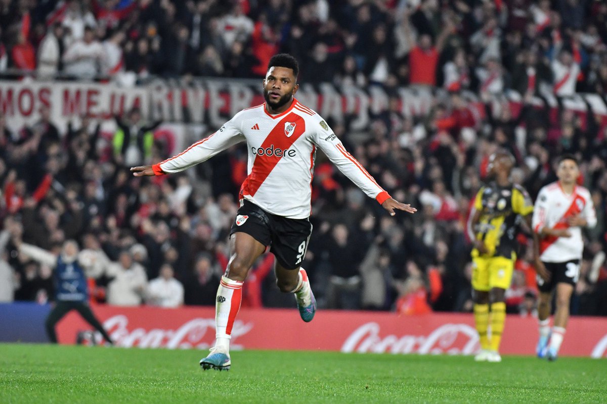 #River Luego de haberse quedado concentrado anoche en el Monunental y haber entrenado hoy por la mañana, el plantel volverá a las prácticas mañana a las 18hs en el estadio y luego quedará concentrado nuevamente para enfrentar a Tigre el Domingo.