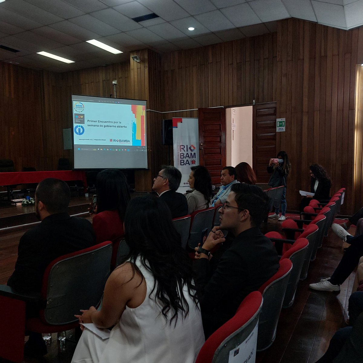 Finalizamos la jornada de Open government week. Agradecemos a nuestros auspiciantes: Ahí es supermercados, hotel zeus, <a href="/ciu_unach/">Compromiso Identidad Universitaria</a> y el <a href="/MuniRiobamba/">Municipio Riobamba</a> 👏.

#GobiernoAbiertoChimborazo #opengovweek  #ChimborazoTransparente #EstadoAbiertoEc #OGPLocal