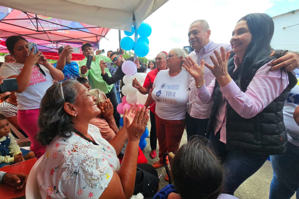 amarcanopsuv's tweet image. Vivan los abuelos de 25 de marzo en San  Félix !!! 

Me vine con mi esposa a compartir en la  Casa de Atención Mamá Luisa y celebrar con ellos en el marco del día del abuelo . 
Cuenten con su protector el Presidente @NicolasMaduro que nunca los dejará solos . Vamos por más!!!