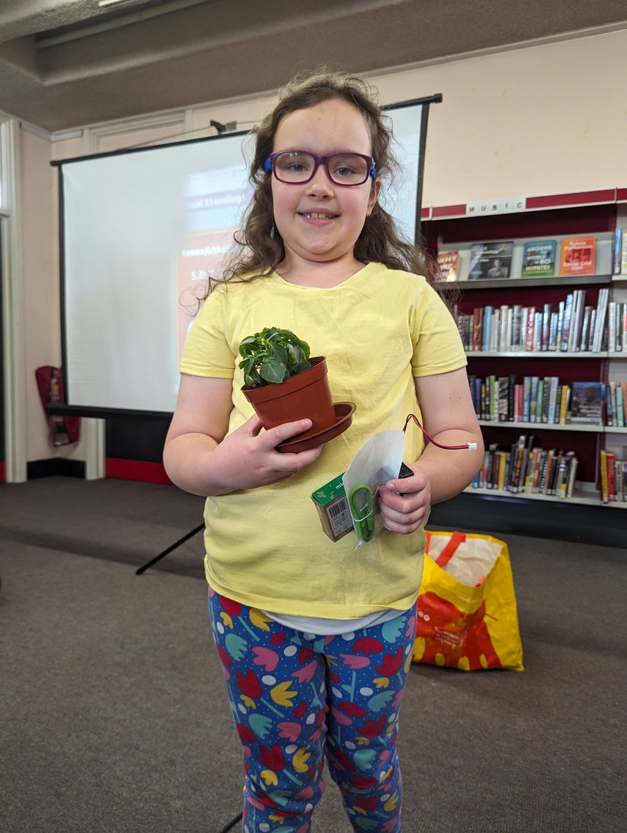 We had an amazing day at Didcot Libary hosting a sustainable computing workshop for children aged 9-11, & were delighted to provide each attendee with their very own micro:bit to take home!
A huge thanks to Didcot Powerhouse for funding these activities  🌟
#SustainableComputing