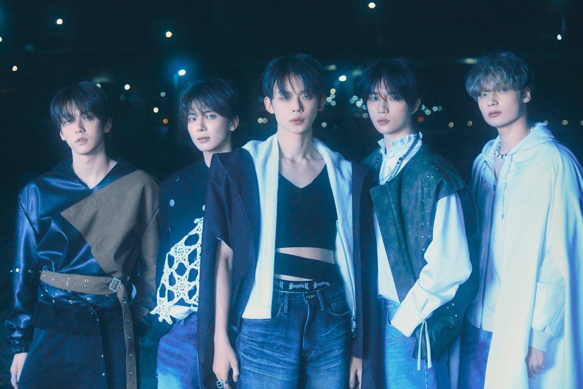 TheGarden's tweet photo. 𝗧𝗢𝗚𝗘𝗧𝗛𝗘𝗥 𝗧𝗢𝗠𝗢𝗥𝗥𝗢𝗪 for 𝗧𝗢𝗠𝗢𝗥𝗥𝗢𝗪 𝗫 𝗧𝗢𝗚𝗘𝗧𝗛𝗘𝗥.

RT if you're coming to #TXT_TOUR_ACTPROMISE at MSG! https://t.co/5hHaqB6MH4