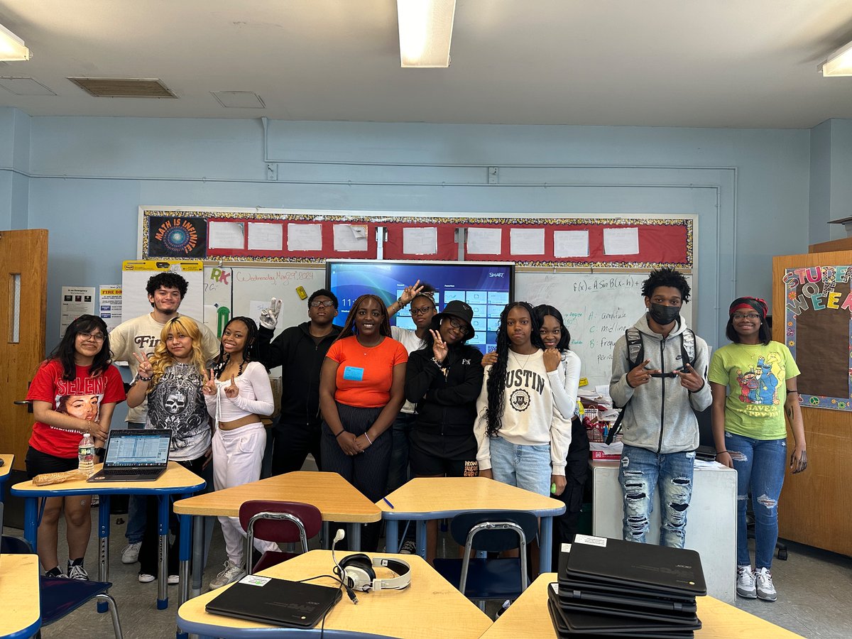 Makincashby's tweet photo. It’s bigger than bootcamps! I am using my devrel skills and network to bring cutting edge technology content and developer tools to communities that are often left behind. https://t.co/9dCm0lAIJK
