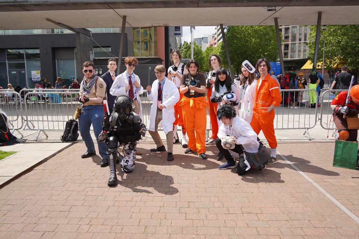 Valve Convention Cosplayers tweet media