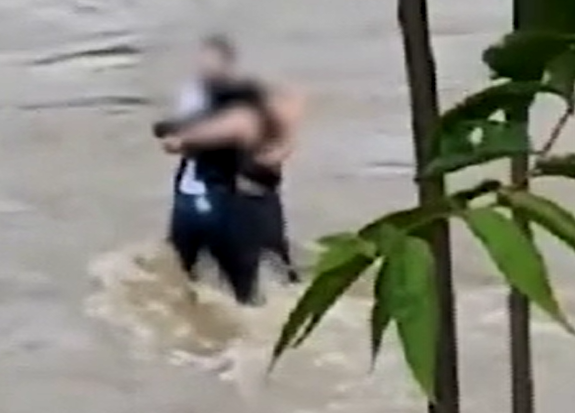 'Urlano come femminucce': l'audio choc sui tre ragazzi travolti dal fiume VIDEO  iltempo.it/attualita/2024…  #31maggio #natisone #premariacco #friuli #maltempo #meteo
