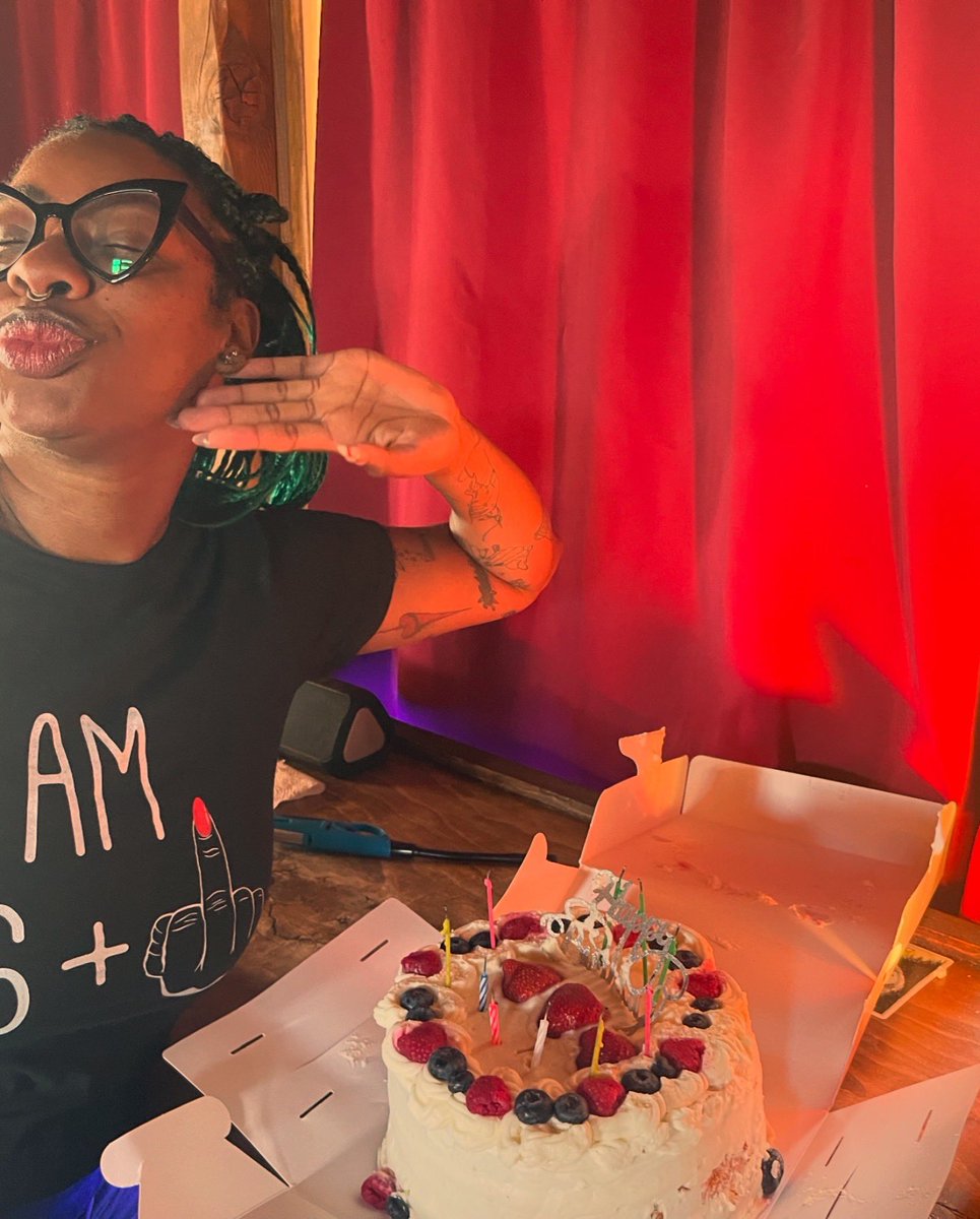 Jimanekia's tweet photo. Today I am 37 years young.
Another year to look outside myself and expand.Another year to yes my Yes and My No.

If you are into donating/celebrating.
 Check out my non profit @TTG4SAS and throw me a coin it’s in the bio.

K by3!

 cake is amazing 431 Maria and @jess_m_garcia . https://t.co/8KkrZebiE0