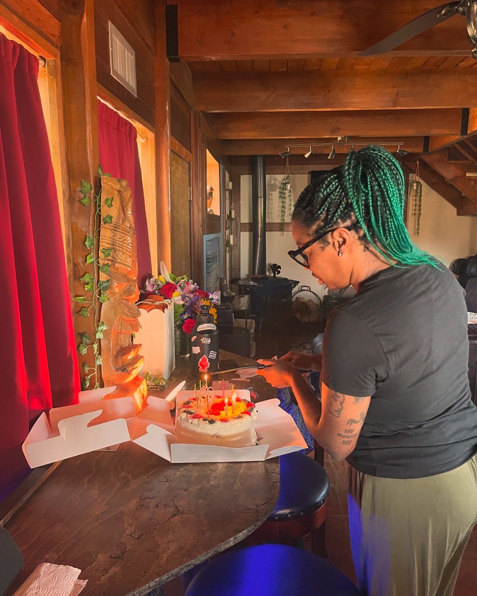 Jimanekia's tweet photo. Today I am 37 years young.
Another year to look outside myself and expand.Another year to yes my Yes and My No.

If you are into donating/celebrating.
 Check out my non profit @TTG4SAS and throw me a coin it’s in the bio.

K by3!

 cake is amazing 431 Maria and @jess_m_garcia . https://t.co/8KkrZebiE0